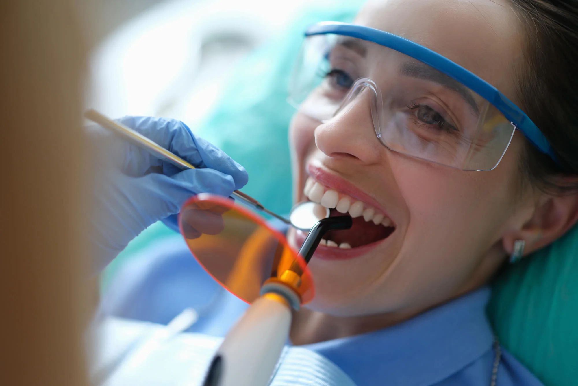 dentist-in-Upper-East-Side-applying-dental-filling