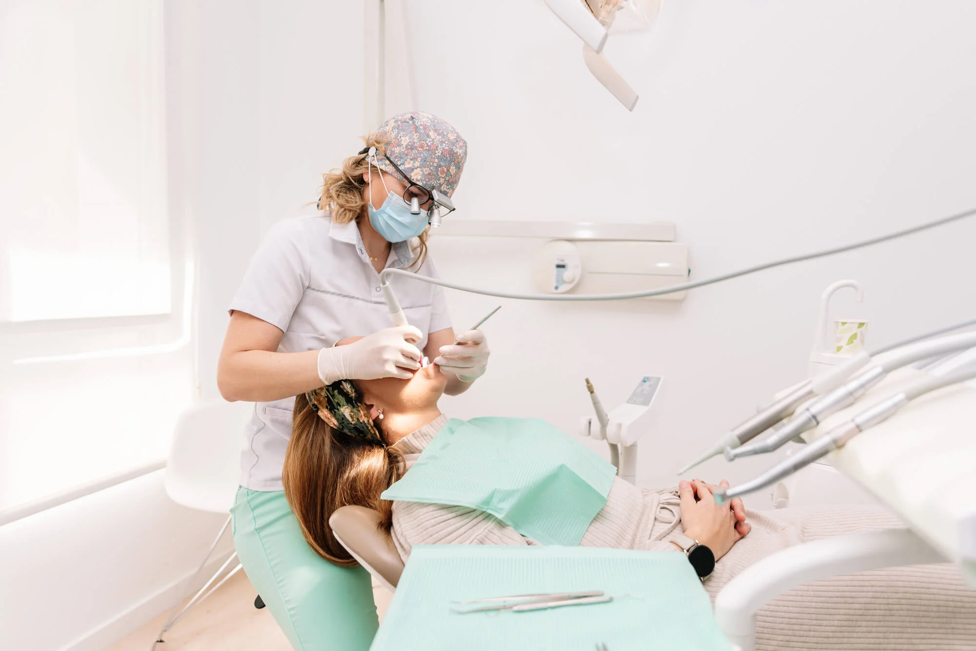dentist-in-Upper-East-Side-providing-routine-dental-care-during-checkup